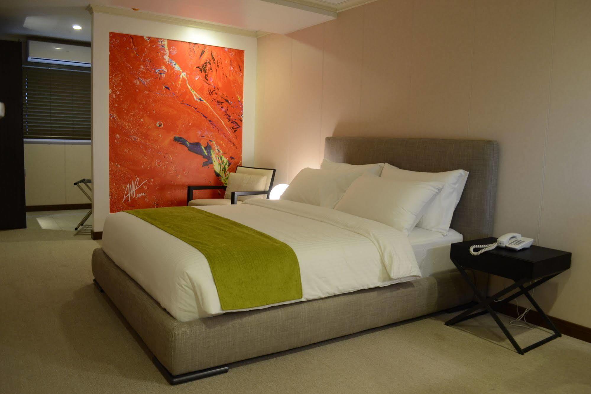 Green Sun Hotel Makati City Exterior photo